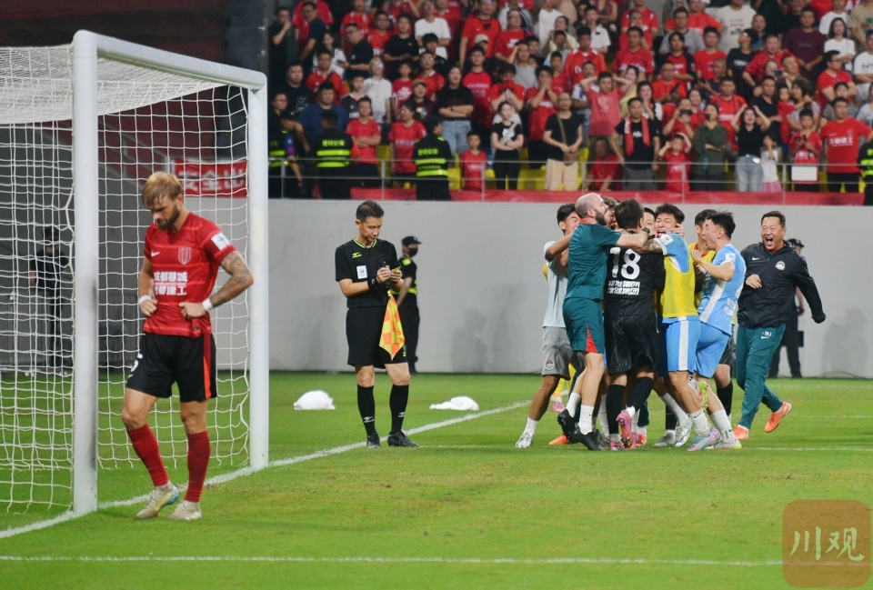 胜时刻, MClhB, 成都蓉城队