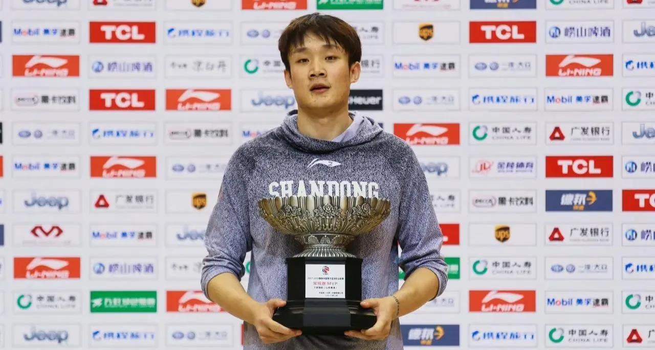 而是张镇麟, 非辽宁队的, 在辽宁队